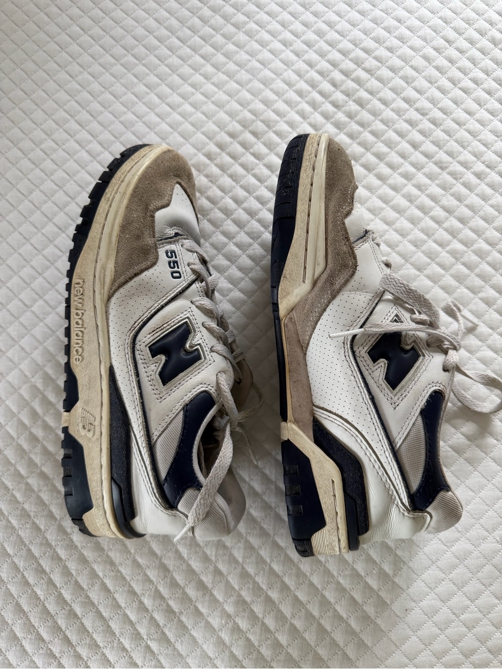 New Balance Womens 550 Sneakers in White and Navy size 6